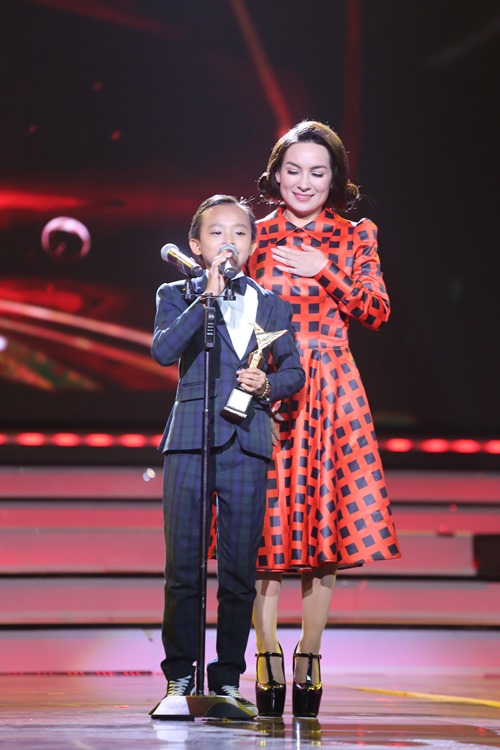 vuot qua nhieu ten tuoi dinh dam ho van cuong am giai ca si an tuong