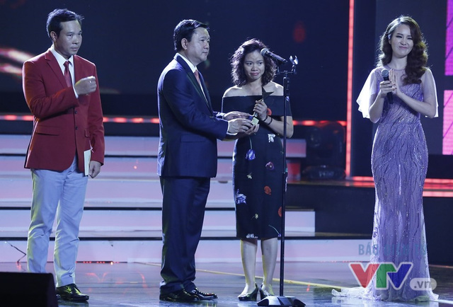 vuot qua nhieu ten tuoi dinh dam ho van cuong am giai ca si an tuong