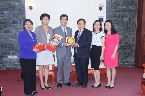 lanh dao hoi viet my tiep doan vien lien ket toan cau