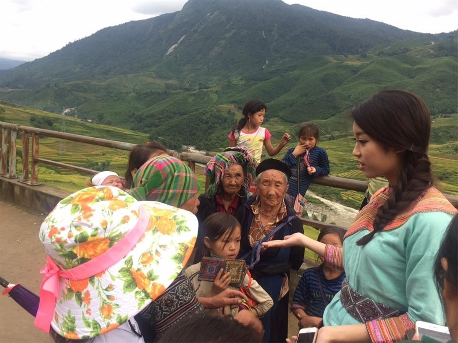 hoa hau do my linh hoa than thanh co gai dan toc