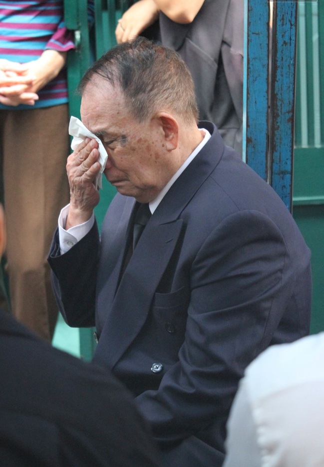 dong nguoi chat kin tien biet ca si minh thuan