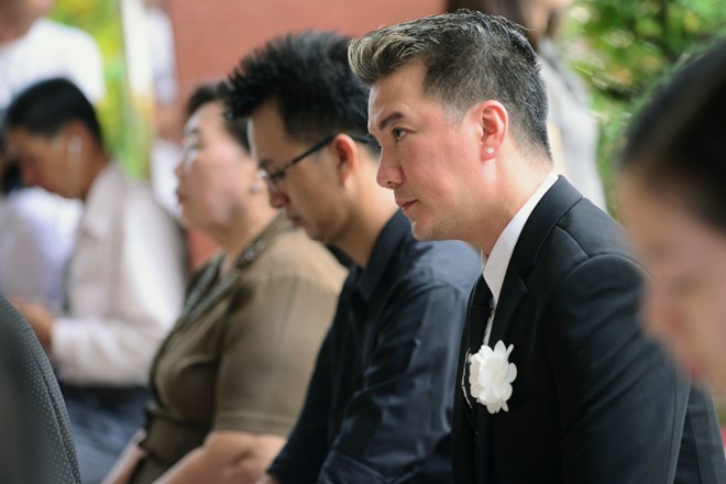 dong nguoi chat kin tien biet ca si minh thuan