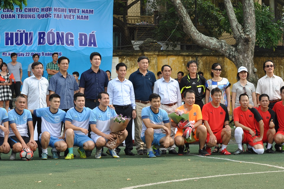 giao huu bong da lien hiep cac to chuc huu nghi viet nam dai su quan trung quoc