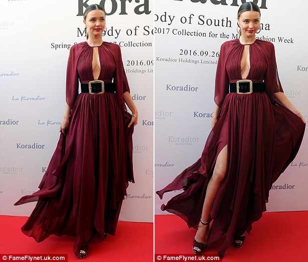 miranda kerr day cuon hut trong tuan le thoi trang milan