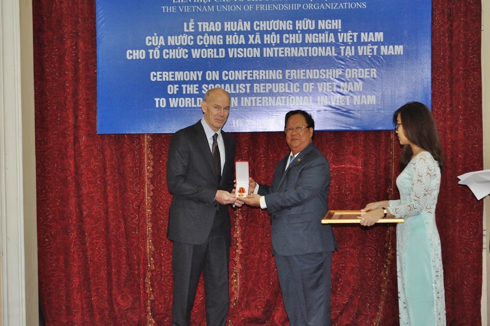 trao huan chuong huu nghi cua chu tich nuoc cho to chuc world vision international tai viet nam