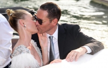 my nhan goi tinh nhat hollywood lo than hinh tro xuong khi khoa moi chong tai lhp venice