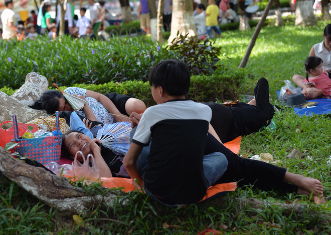 chum anh bien nguoi do ve khu vui choi o ha noi trong ngay dau nghi le quoc khanh