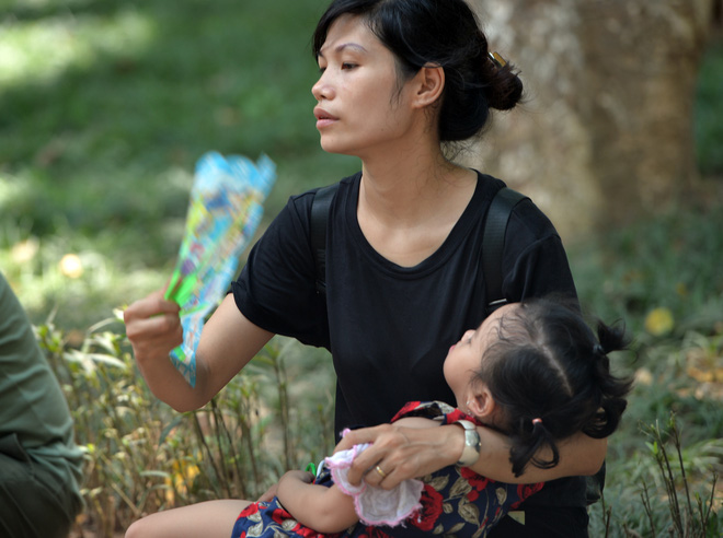 chum anh bien nguoi do ve khu vui choi o ha noi trong ngay dau nghi le quoc khanh