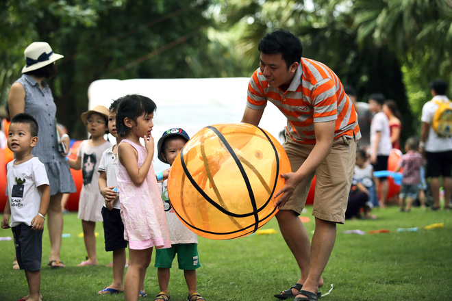 chum anh bien nguoi do ve khu vui choi o ha noi trong ngay dau nghi le quoc khanh