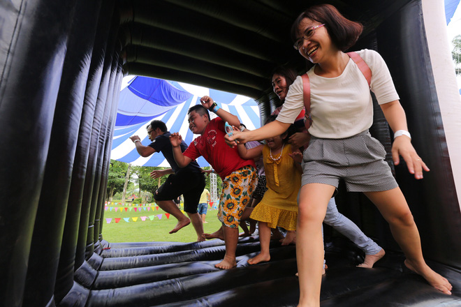 chum anh bien nguoi do ve khu vui choi o ha noi trong ngay dau nghi le quoc khanh