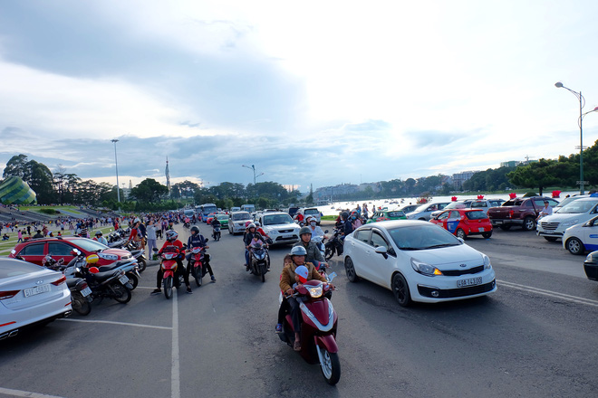 da lat quang truong lam vien tap nap du khach dip nghi le quoc khanh