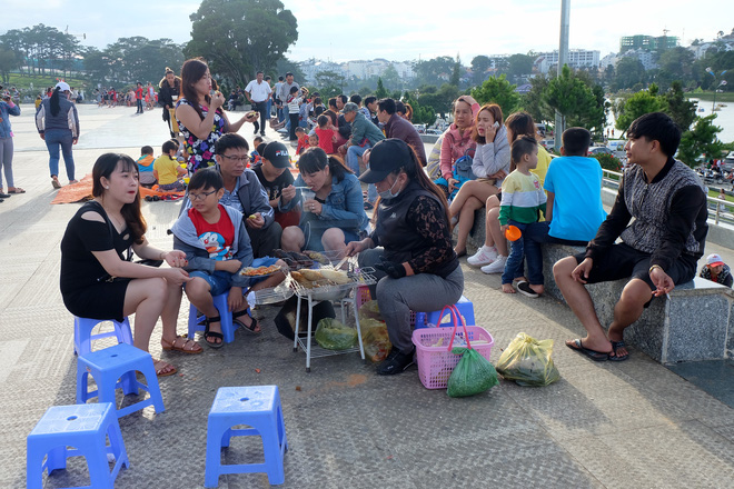 da lat quang truong lam vien tap nap du khach dip nghi le quoc khanh