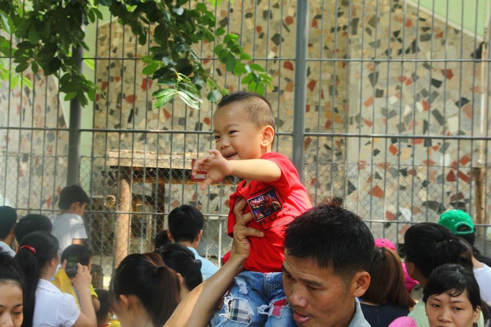 hang nghin nguoi keo den vui choi dip le 29 cong vien thu le that thu