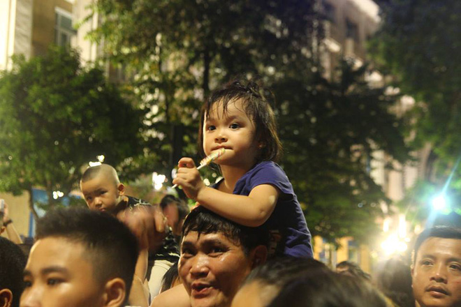 chum anh gioi tre khap moi mien hao huc dao pho dem quoc khanh 29