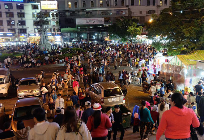 chum anh gioi tre khap moi mien hao huc dao pho dem quoc khanh 29