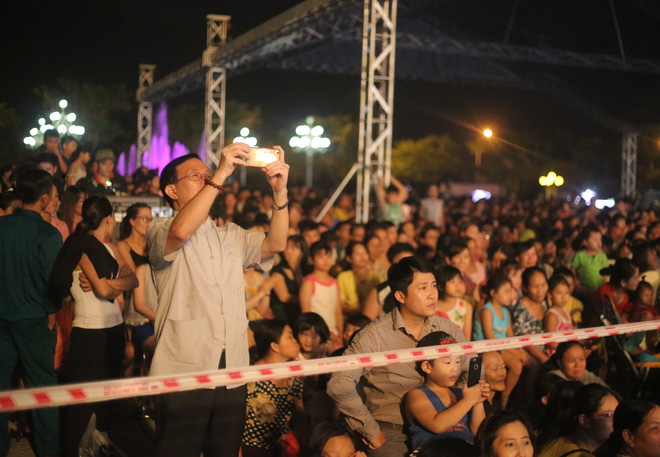 chum anh gioi tre khap moi mien hao huc dao pho dem quoc khanh 29