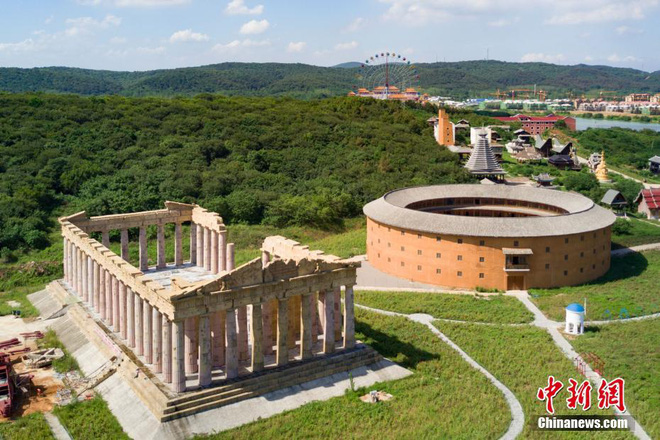 do khoc do cuoi khi chung kien canh sieu anh hung hollywood dung canh gac cho tuong nhan su nhai o trung quoc