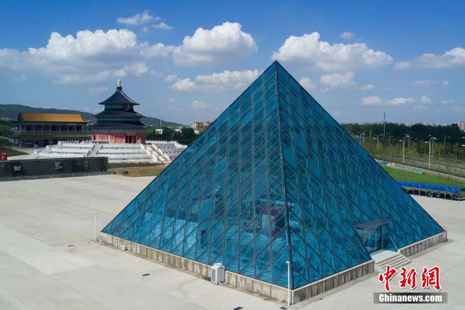 do khoc do cuoi khi chung kien canh sieu anh hung hollywood dung canh gac cho tuong nhan su nhai o trung quoc