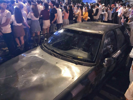 hinh anh khung khiep nhat dip nghi le 29 treo rao giam nat o to con trong dem dai nhac hoi