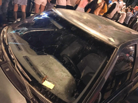 hinh anh khung khiep nhat dip nghi le 29 treo rao giam nat o to con trong dem dai nhac hoi