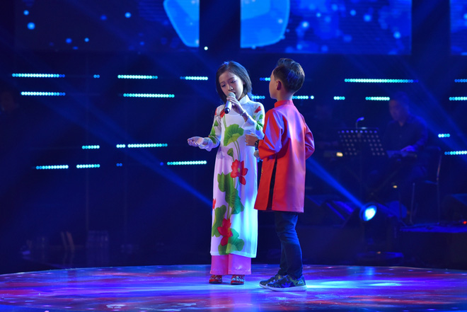het ke chuyen lam me thuy tien lai phan khich bo giay chay ao len san khau