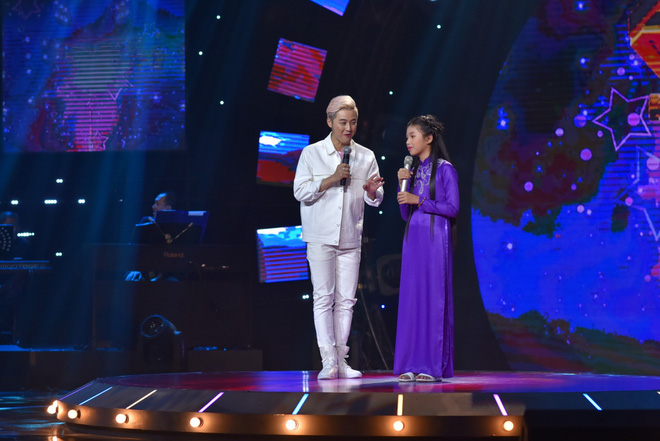 het ke chuyen lam me thuy tien lai phan khich bo giay chay ao len san khau