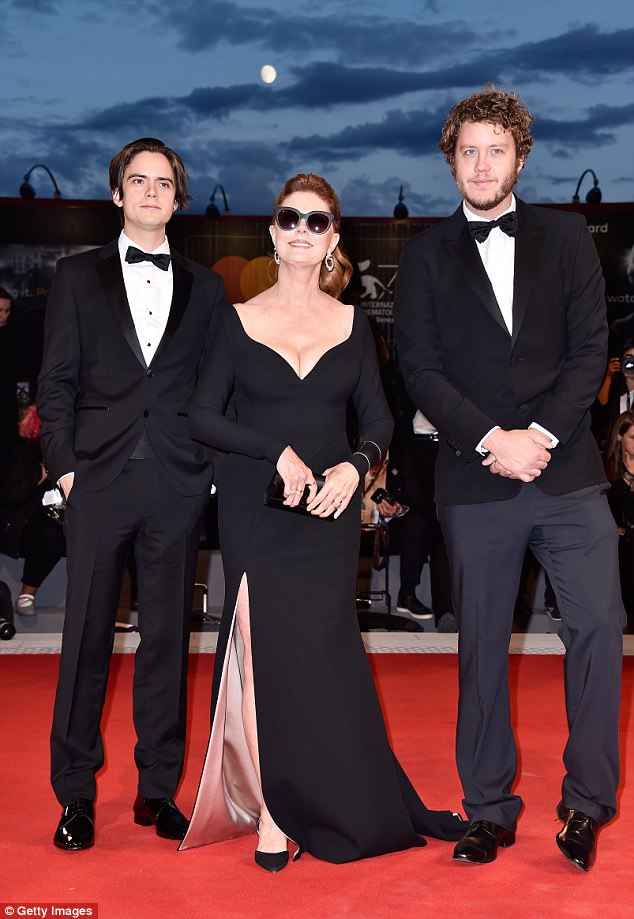 minh tinh 70 tuoi chen ep vong 1 khung tren tham do lhp venice