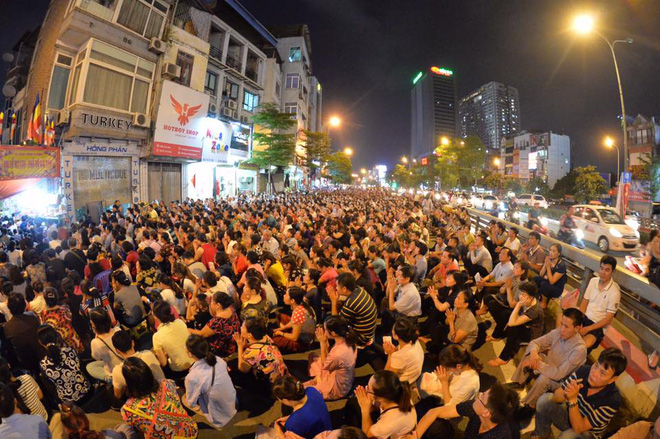 bien nguoi ngoi duoi long duong cau nguyen trong dai le vu lan o chua phuc khanh