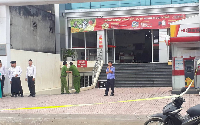 phat hien chiec xe may giau kin trong rung nghi cua ke cuop ngan hang o dong nai