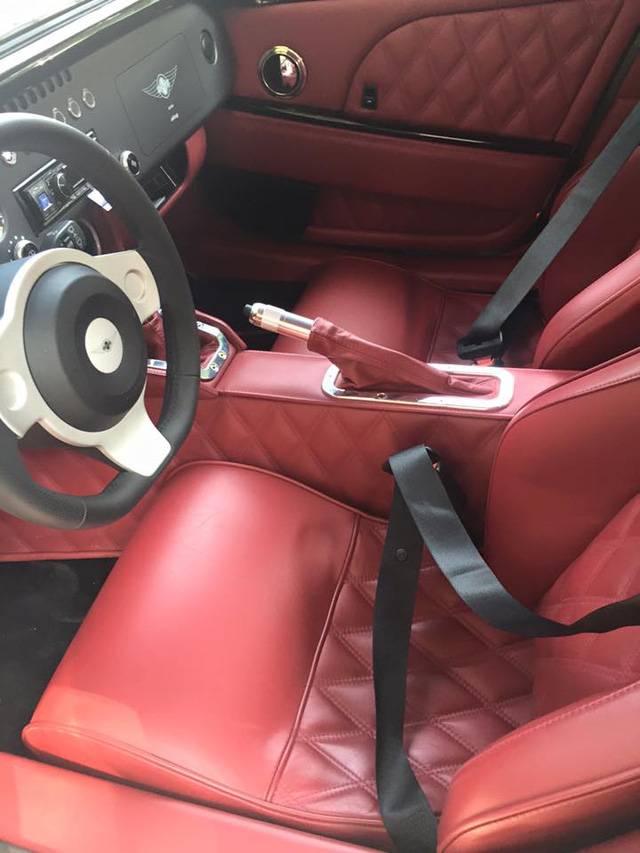 chiec bach ma morgan aero supersports lan banh tren pho ha noi khien bao nguoi tram tro
