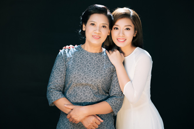 quan quan sao mai thu hang lan dau khoe me tre trung xinh dep