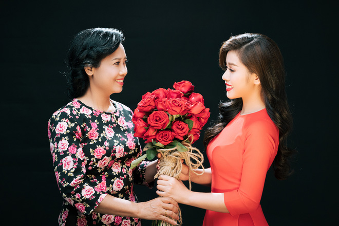 quan quan sao mai thu hang lan dau khoe me tre trung xinh dep