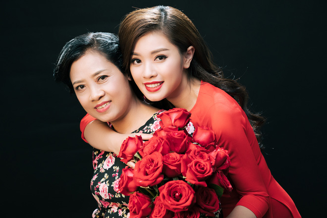 quan quan sao mai thu hang lan dau khoe me tre trung xinh dep