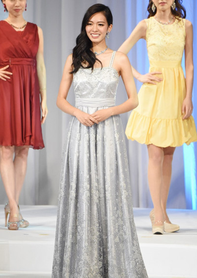 vua dang quang tan hoa hau nhat ban da bi che len che xuong