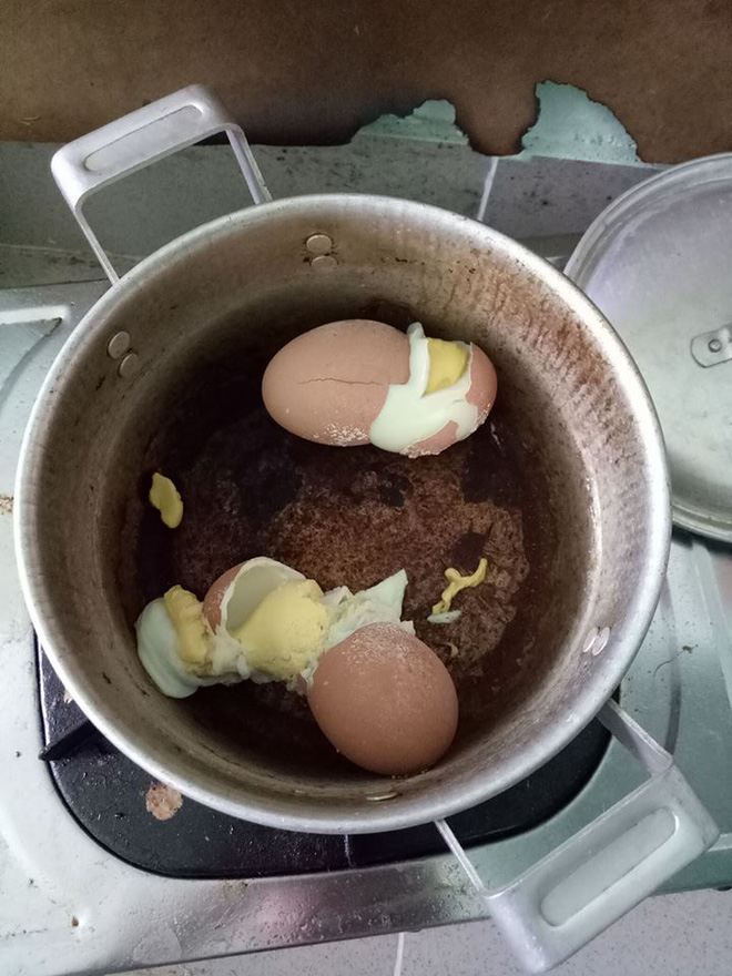 nau bun tom nguyen con thay vi mi tom nhu yeu cau co vo van ngo ngac khong hieu sao chong doi