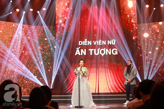 nhan giai vtv awards bao thanh xuc dong cam on chong vi da luon o ben em