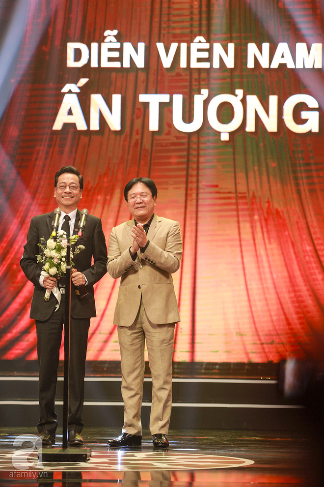 nhan giai vtv awards bao thanh xuc dong cam on chong vi da luon o ben em