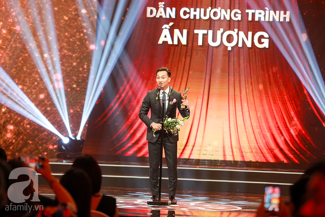 nhan giai vtv awards bao thanh xuc dong cam on chong vi da luon o ben em