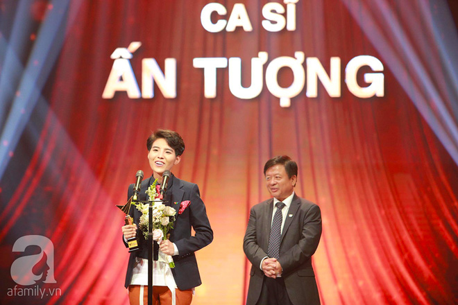 nhan giai vtv awards bao thanh xuc dong cam on chong vi da luon o ben em