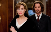 angelina jolie khong quay lai voi brad pitt vi dang hen ho voi johnny depp