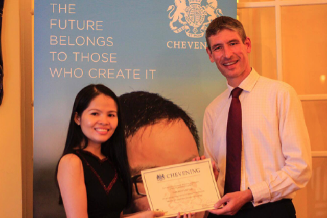dai su anh trao hoc bong chevening cho 21 hoc gia viet nam