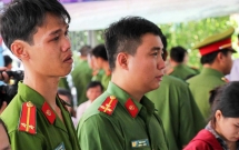 cong nhan liet si cho truong cong an xa hy sinh khi giup dan tranh lu