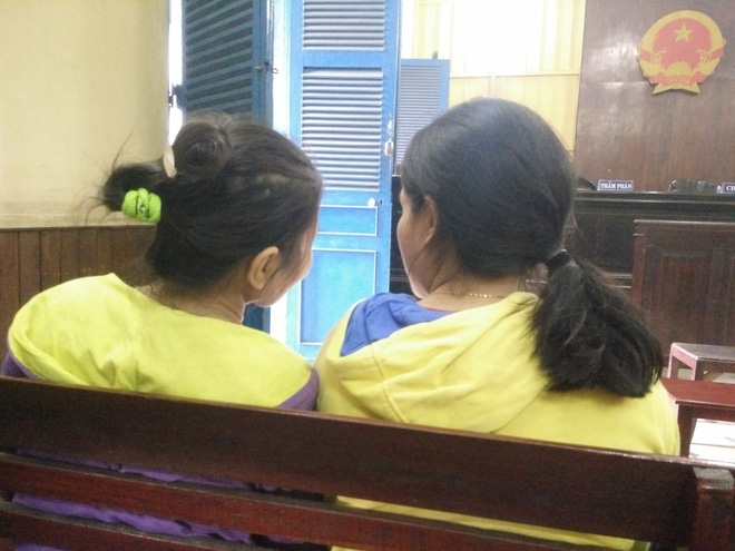 hiep dam 2 be 6 va 7 tuoi xong roi lien tuc keu oan ten cam thu lanh an 10 nam tu