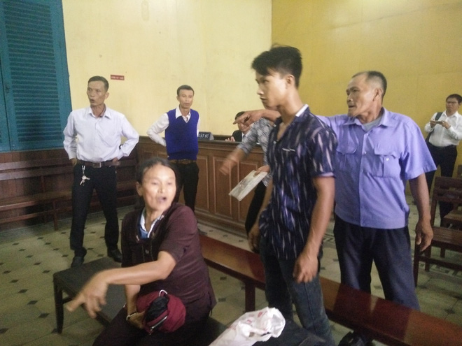 hiep dam 2 be 6 va 7 tuoi xong roi lien tuc keu oan ten cam thu lanh an 10 nam tu
