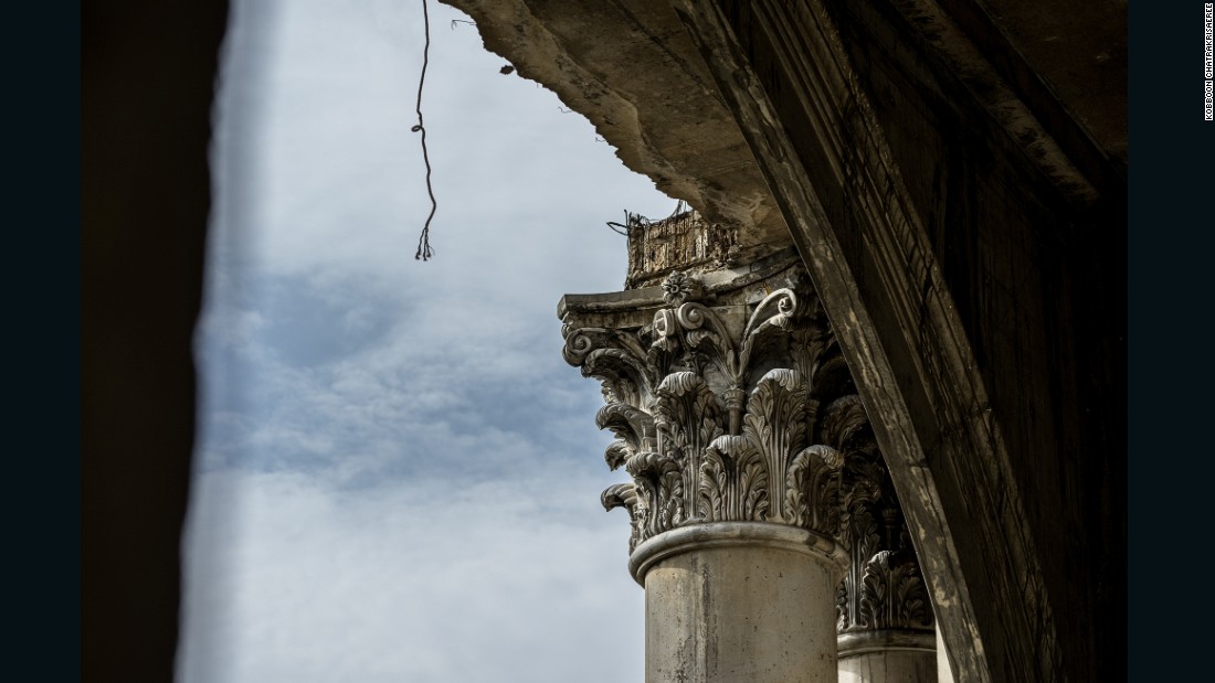 ben trong sathorn unique toa nha ma am o bangkok
