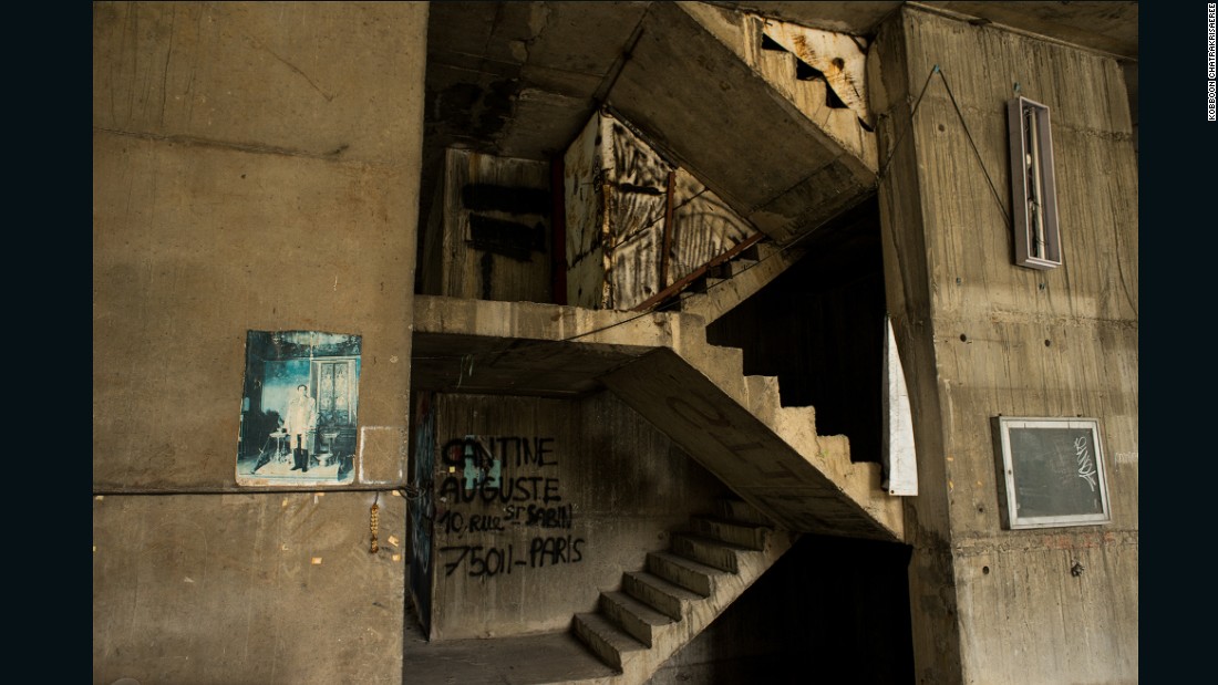 ben trong sathorn unique toa nha ma am o bangkok