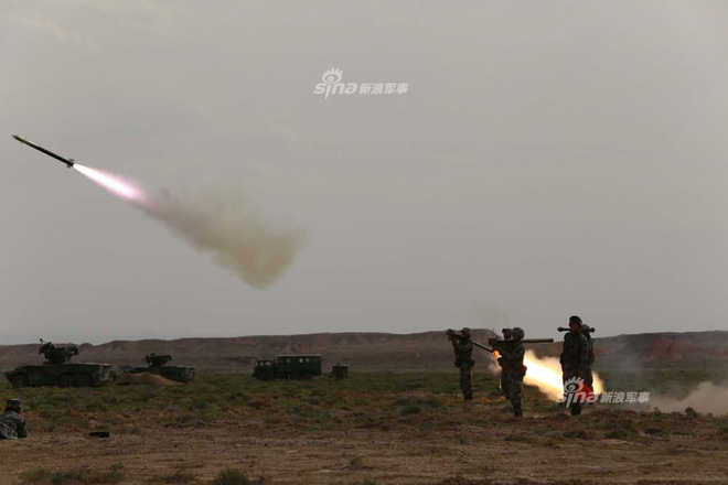 tung anh ban dan that trung quoc tuyen bo hq 16b vuot troi buk cua nga