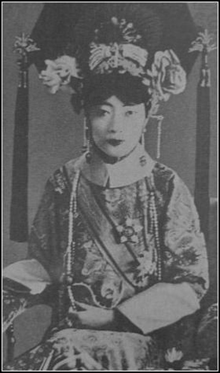 hoang hau trung hoa cuoi cung mot doa hoa sa nga tuoi thanh xuan troi trong ghe lanh chet co doc trong trai giam