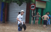 anh video ha noi ngap lut chap dien toe lua kinh hoang trong con mua nhu trut ky nghi le 304