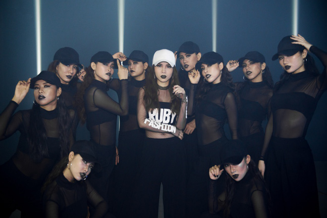 yen trang ep can nghiem ngat de tu tin khoe duong cong boc lua